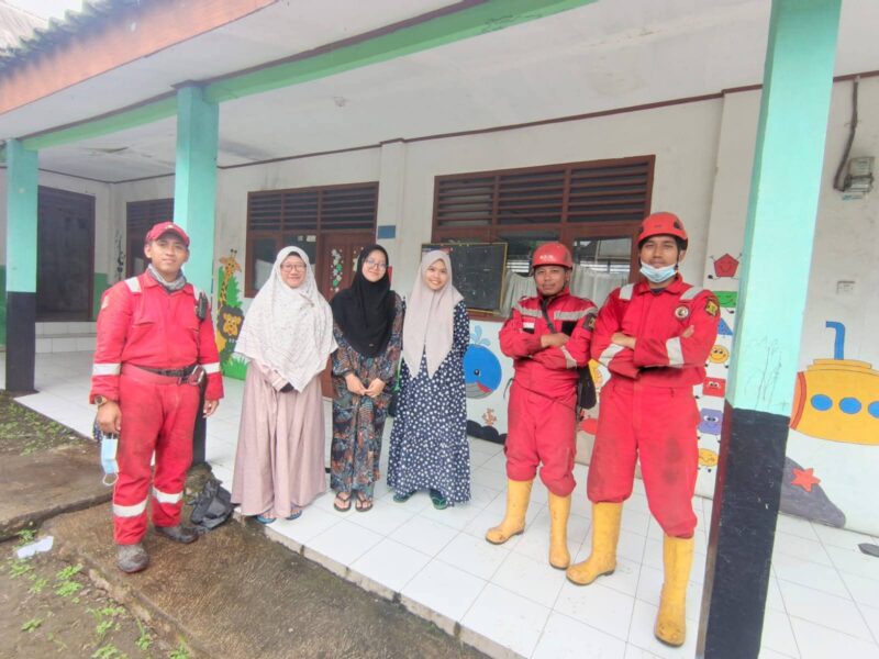 Respons cepat Damkarmat Kabupaten Sukabumi bersama P2BK Kecamatan Parungkuda