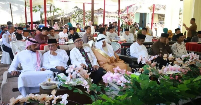 Bupati Sukabumi H. Asep Japar meresmikan Masjid Al-Walidain.