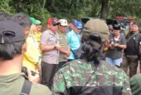 Gotong royong beberesih lingkungan dan doa bersama