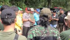 Gotong royong beberesih lingkungan dan doa bersama