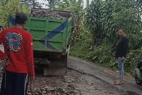 Dinas Pekerjaan Umum Kabupaten Sukabumi melakukan penanganan darurat ruas jalan Cipanas–Kabandungan