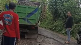Dinas Pekerjaan Umum Kabupaten Sukabumi melakukan penanganan darurat ruas jalan Cipanas–Kabandungan
