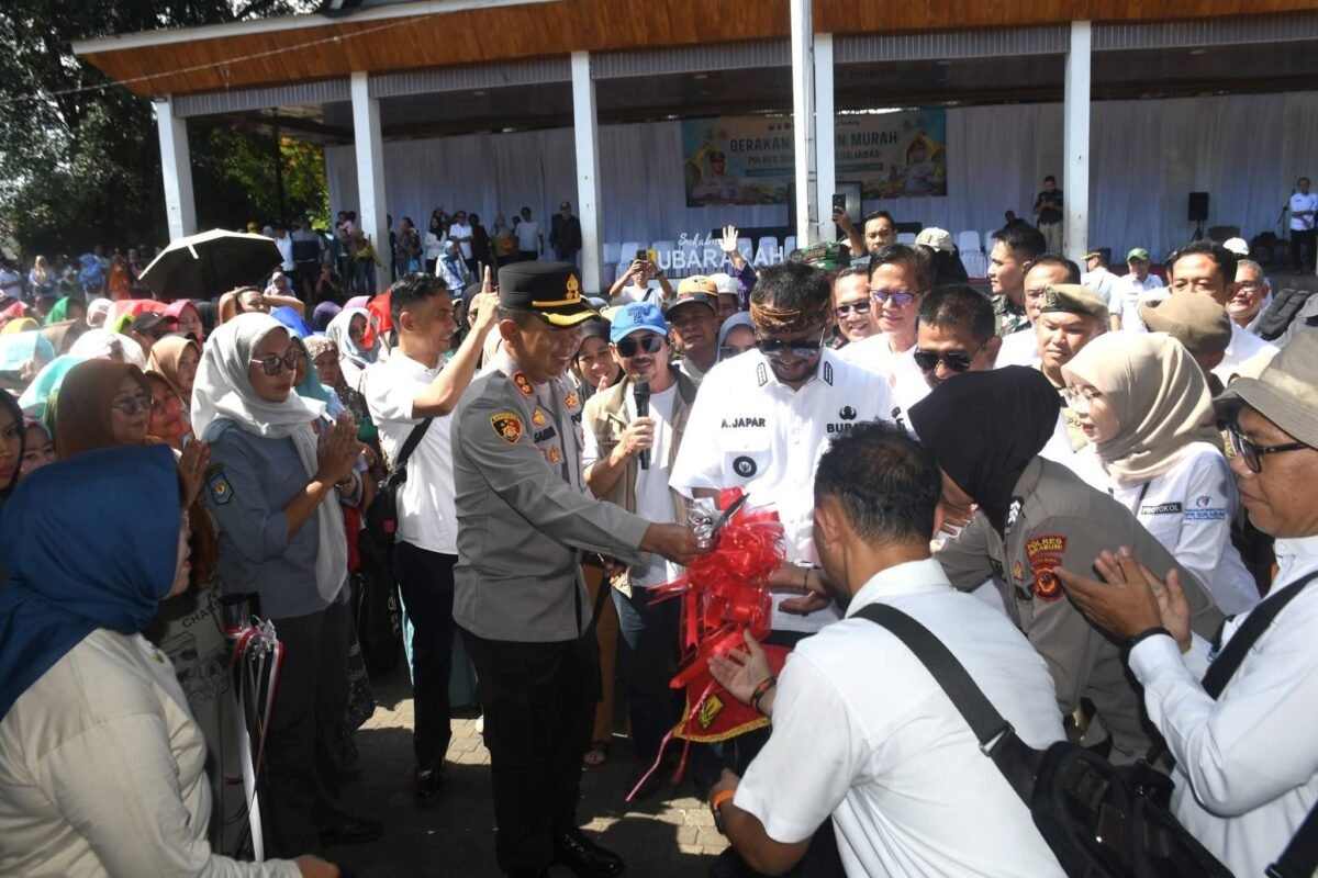 Gerakan Pangan Murah yang digelar di Alun-alun Palabuhanratu
