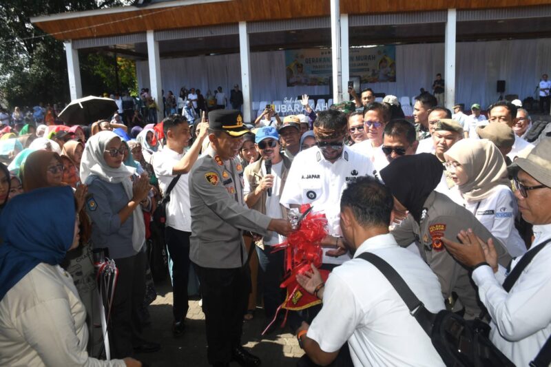 Gerakan Pangan Murah yang digelar di Alun-alun Palabuhanratu