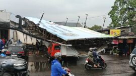 Hujan lebat disertai angin kencang di Bandung