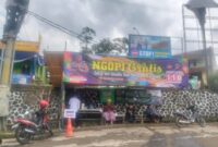 Pos Pam Cukang Monteng menghadirkan layanan kopi gratis bagi para pemudik