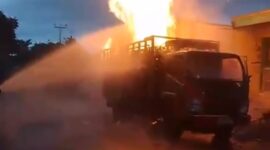 Truk bermuatan tabung gas LPG terbakar hebat di Palabuhanratu,