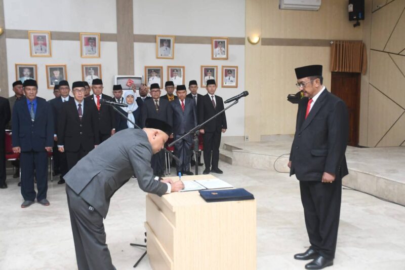 Kepala Dinas Perikanan Sripadmoko menghadiri pelantikan 93 ASN