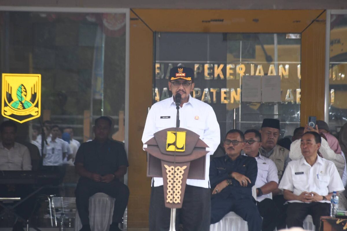 Bupati Sukabumi H. Asep Japar