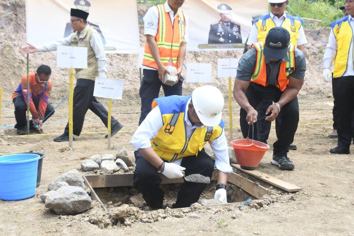 Bupati Sukabumi H Asep Japar