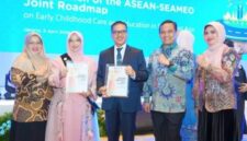 Bupati Bandung Dadang Supriatna bersama Bunda PAUD Kabupaten Bandung