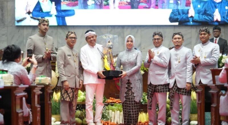 Bupati Bandung Dadang Supriatna ,