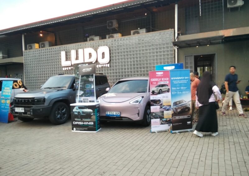 Kenaikan harga BBM mendorong warga Bandung beralih ke mobil listrik
