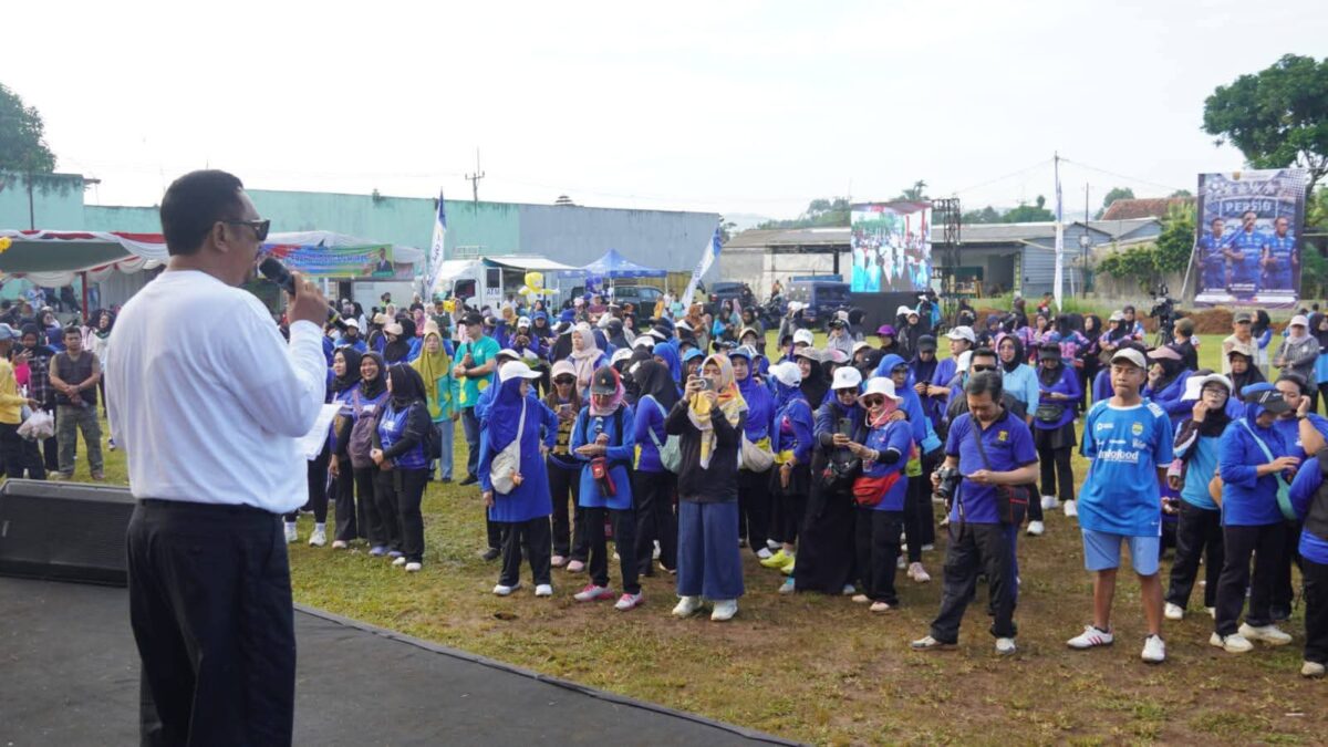 Semangat warga Kecamatan Nagrak begitu terasa dalam kegiatan senam bersama.