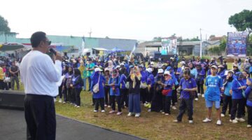Semangat warga Kecamatan Nagrak begitu terasa dalam kegiatan senam bersama.