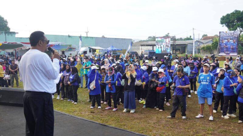 Semangat warga Kecamatan Nagrak begitu terasa dalam kegiatan senam bersama.