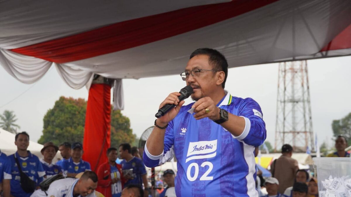 Kebahagiaan bobotoh pecah di Lapang Sepakbola Gumbira.