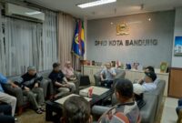 Ratusan pedagang pasar dan gabungan ormas menyampaikan aspirasi terkait kinerja Perumda
