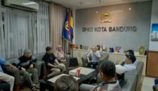 Ratusan pedagang pasar dan gabungan ormas menyampaikan aspirasi terkait kinerja Perumda
