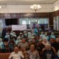 Suasana haru menyelimuti kegiatan penyerahan bantuan