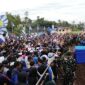 Ribuan Bobotoh memadati kediaman H. Umuh Muchtar di Tanjungsari,