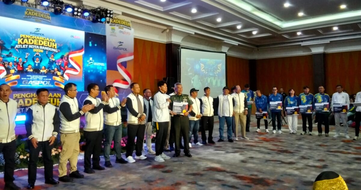 Pemkot Bandung memberikan apresiasi kepada para atlet berprestasi