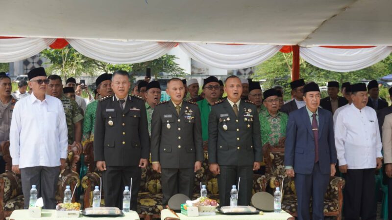 Kepala Dinas Peternakan Kabupaten Sukabumi, Asep Kurnadi, mendampingi Bupati Sukabumi H. Asep Japar