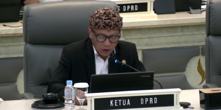 Dua regulasi penting tengah disiapkan untuk masa depan Jawa Barat.