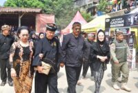 Petugas Dinas Perhubungan Kabupaten Sukabumi mengawal perjalanan Bupati Sukabumi H. Asep Japar