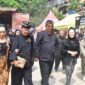 Petugas Dinas Perhubungan Kabupaten Sukabumi mengawal perjalanan Bupati Sukabumi H. Asep Japar