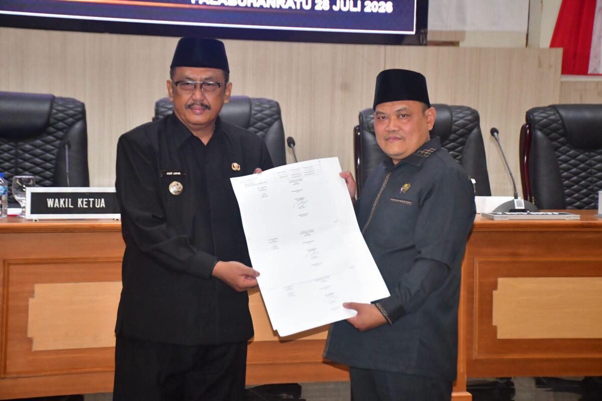 Bupati Sukabumi H. Asep Japar
