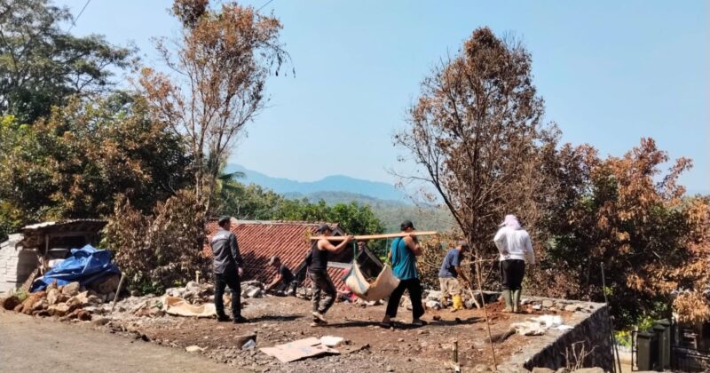 Di tengah duka akibat kebakaran maut yang merenggut nyawa