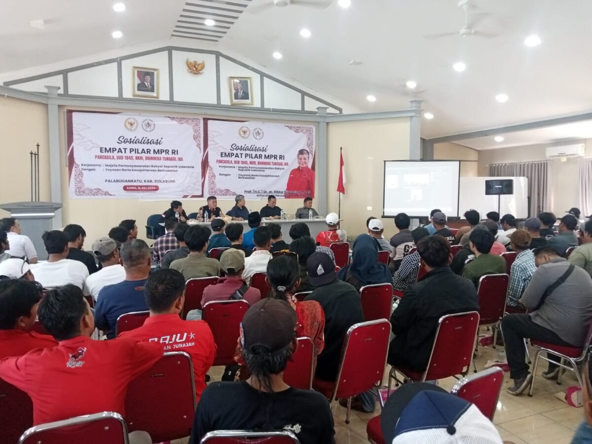 Ratusan nelayan di Palabuhanratu mengikuti kegiatan Sosialisasi Empat Pilar MPR RI