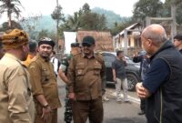 Wakil Ketua DPR RI Saan Mustofa bersama Bupati Sukabumi H. Asep Japar