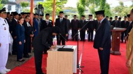 Sebanyak 327 pejabat administrator dan pengawas di lingkungan Pemerintah Kabupaten Sukabumi resmi dilantik