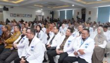 Plt Baperida Kabupaten Sukabumi Herul Imam mendampingi Bupati Sukabumi H. Asep Japar