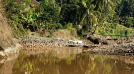 Warga Desa Loji dan Desa Cidadap, Kecamatan Simpenan.