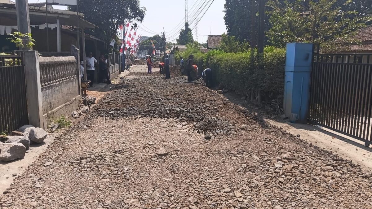 Peningkatan kualitas infrastruktur jalan terus menjadi komitmen Dinas Pekerjaan Umum Kabupaten Sukabumi.