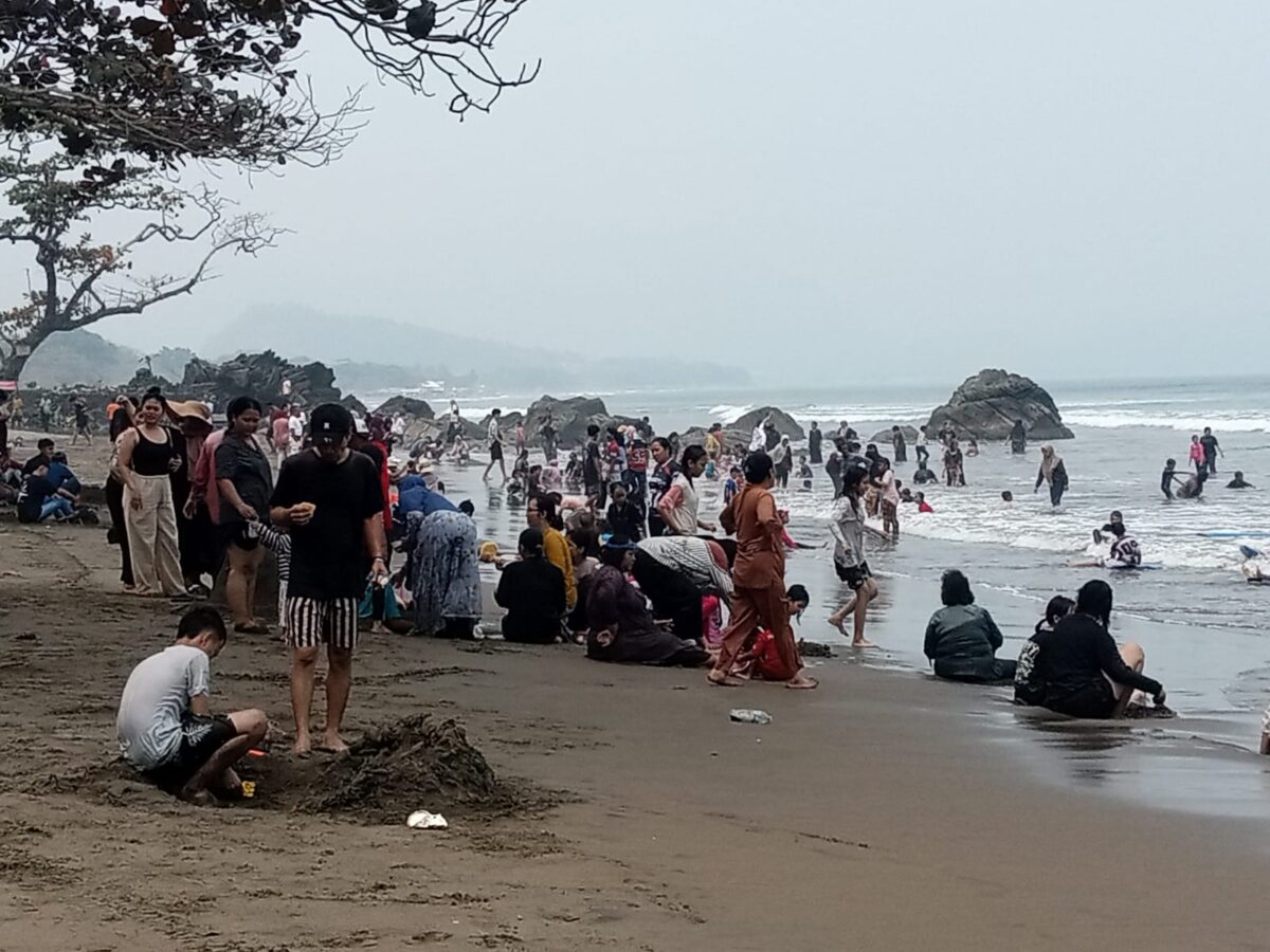 Pantai Karang Naya di kawasan Samudra Beach Hotel,
