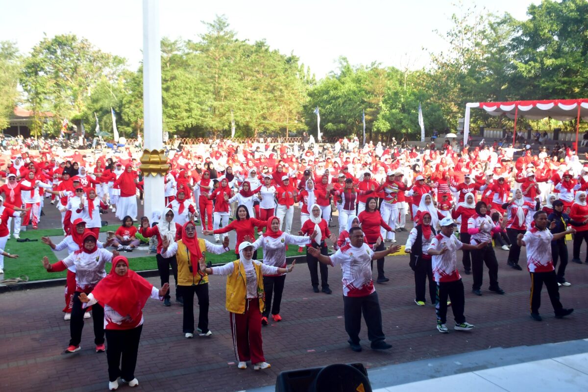 Ribuan warga Kabupaten Sukabumi antusias mengikuti senam bersama yang digelar KORMI Kabupaten Sukabumi.