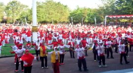 Ribuan warga Kabupaten Sukabumi antusias mengikuti senam bersama yang digelar KORMI Kabupaten Sukabumi.