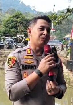 Dapat Ikan atau Tidak, yang Penting Kebersamaan: Kapolres Sukabumi Mancing Bareng Media
