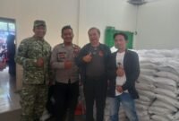 Sinergitas TNI-Polri kembali terlihat dalam penyaluran bantuan pangan beras 10 kilogram