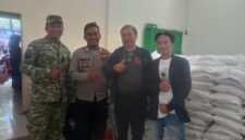 Sinergitas TNI-Polri kembali terlihat dalam penyaluran bantuan pangan beras 10 kilogram