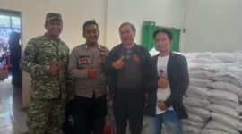Sinergitas TNI-Polri kembali terlihat dalam penyaluran bantuan pangan beras 10 kilogram