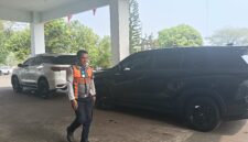 Petugas Dinas Perhubungan Kabupaten Sukabumi.
