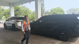 Petugas Dinas Perhubungan Kabupaten Sukabumi.
