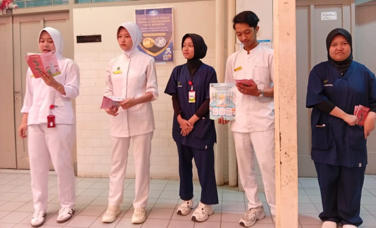 Lima mahasiswa Akper Kebonjati Bandung