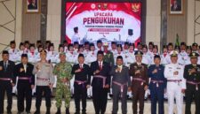 Bupati Sukabumi H Asep Japar mengukuhkan 32 anggota Paskibraka Kabupaten Sukabumi