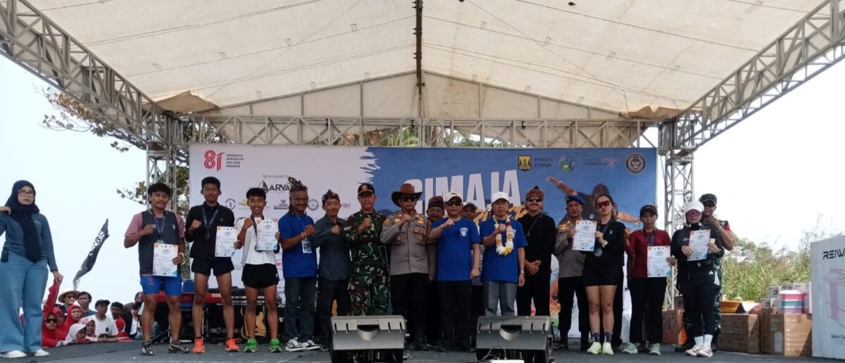 Semarak HUT ke-81 Kemerdekaan RI hadir di Pantai Cimaja.